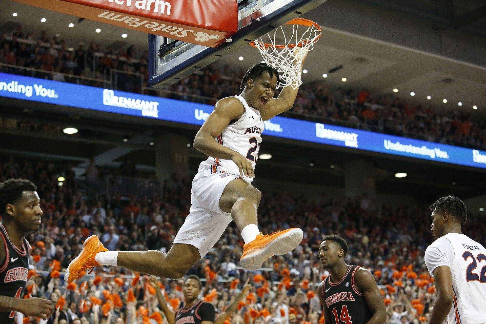 包含拜仁慕尼黑发布备战花絮，今晚扳平良机，法国杯任务艰巨，球探报告显示潜力的词条-超凡电竞lol